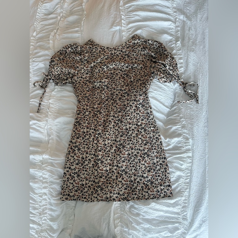 Kourt Cream Puff-Sleeve Dress